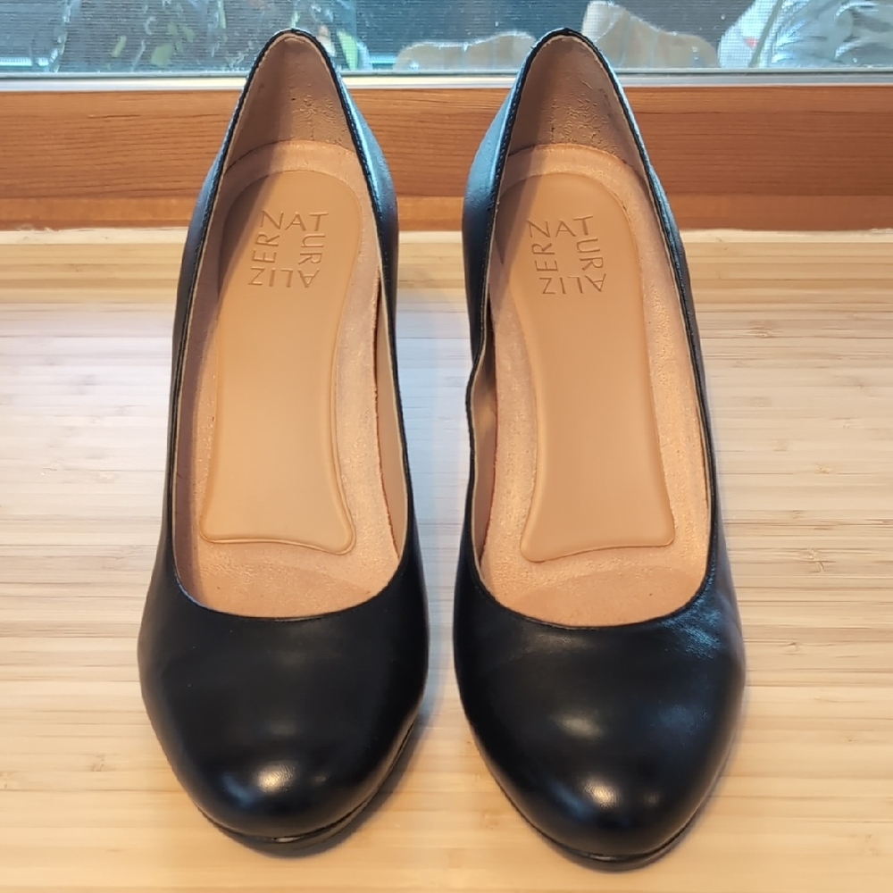 Naturalizer Black Leather Pumps
